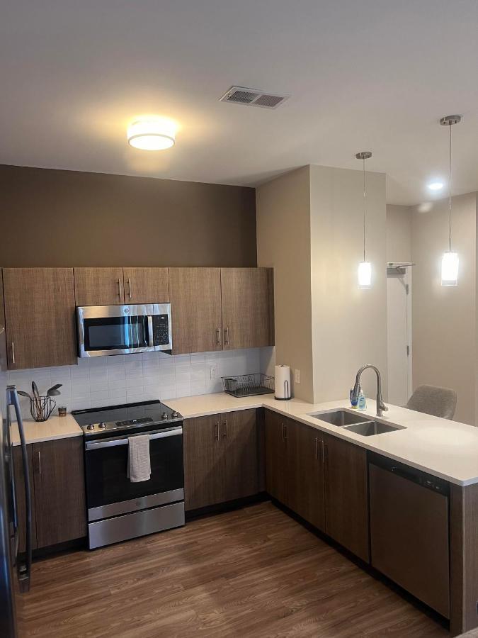 End Of Summer Deals!! Modern 2 Bed 1 Bedroom In Heart Of Midtown Kansas City! エクステリア 写真